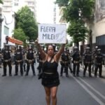 Marcha opositora a Milei en Rosario: lo declararon “persona no grata” y sonó fuerte el hit “alta coimera”
